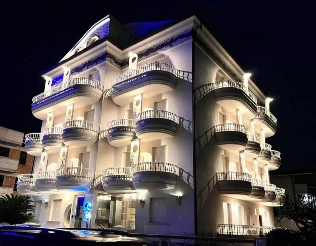 Residence Anchisemare Alba Adriatica Extérieur photo